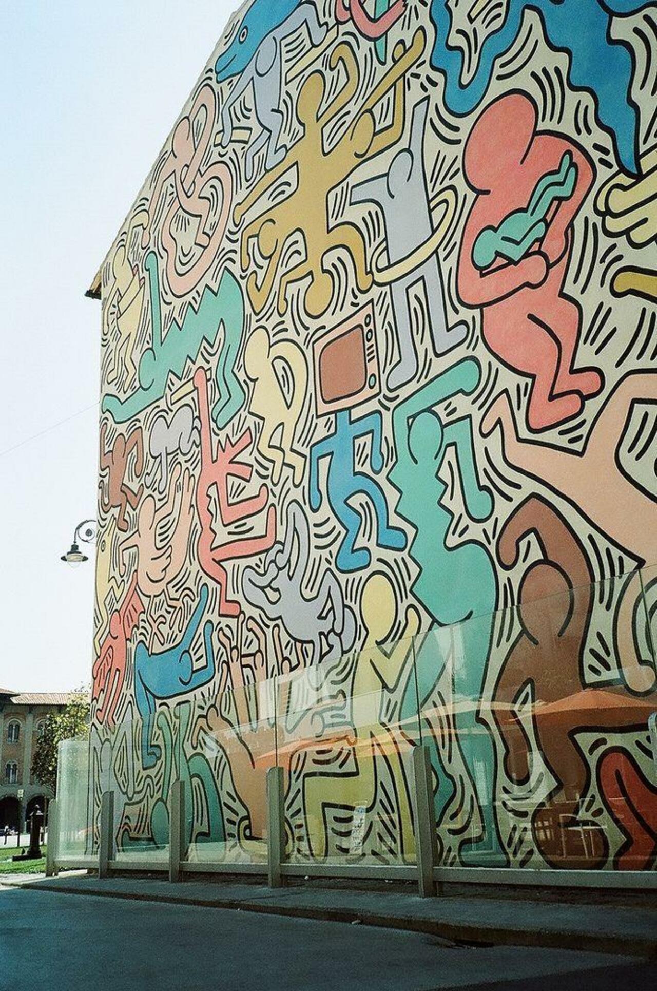 RT @StreetArtBuzz: Keith Haring's 1989  http://twib.in/l/jzGeRzeEdGK #art #design #graffiti http://t.co/vmCashCLPN