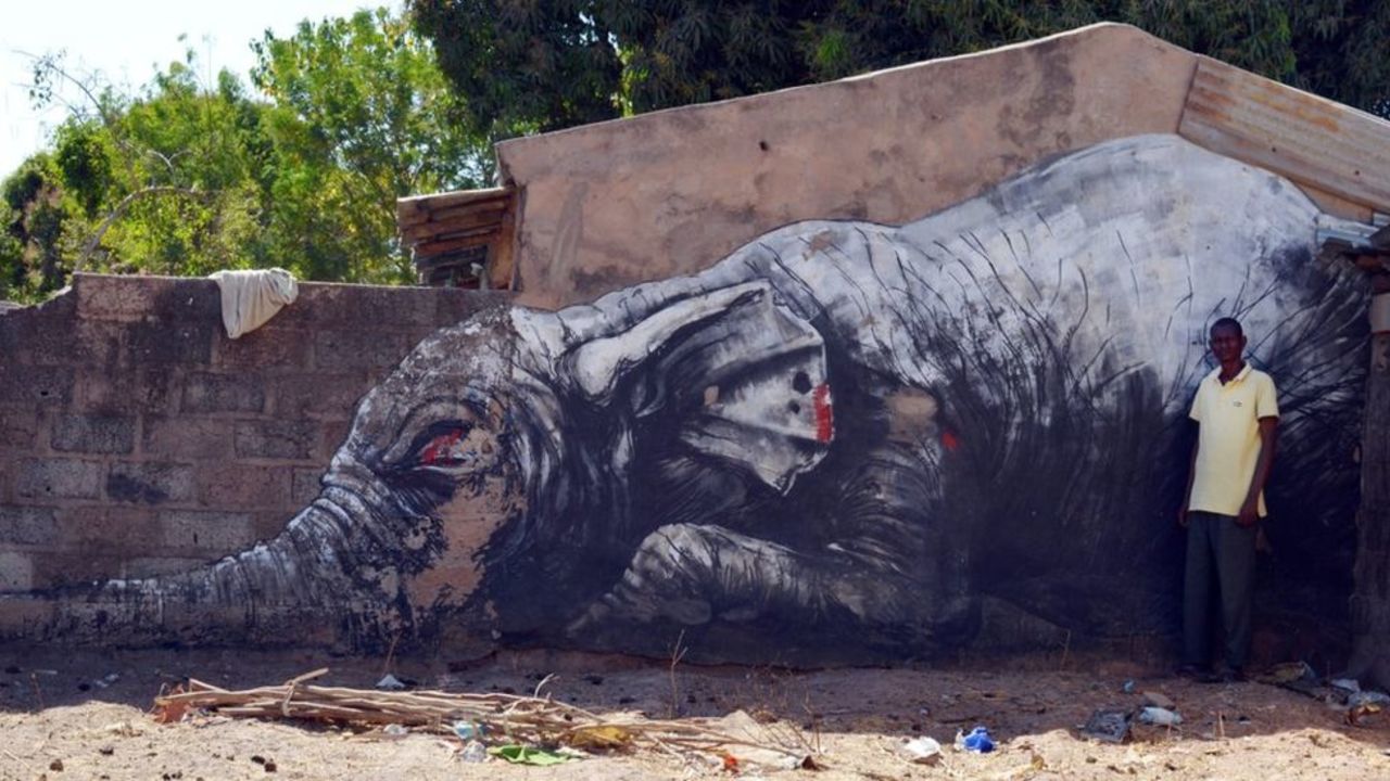 The #graffiti artists who took over a village https://bbc.in/2INzQQx  @clarespencer #streetart #wallart #urbanart #mural https://t.co/IF1VGGOTG0