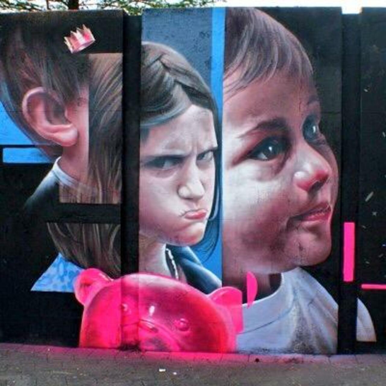 Telmo Miel /"Gummy bear selfie"
Eindhoven

#streetart #art #graffiti #mural http://t.co/HhHzBEeB2k