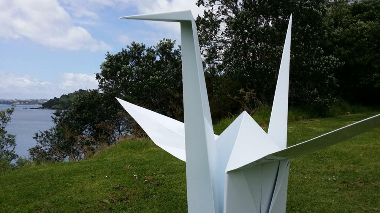 #origami #crane!? Look what #KirstenNewton just installed @SculptureOnshor @eyeonauckland @LocalAuckland #art http://t.co/dbw1jdPIhh