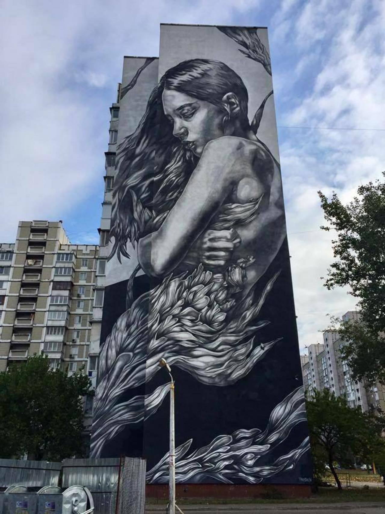 ... like beautiful lady... in black and white. Amazing work by Dima Fatum in Kiev, Ukraine #StreetArt #rt #lady #BlackAndWhite #Details #Graffiti #UrbanArt #Kiev https://t.co/XW7HzEzG67