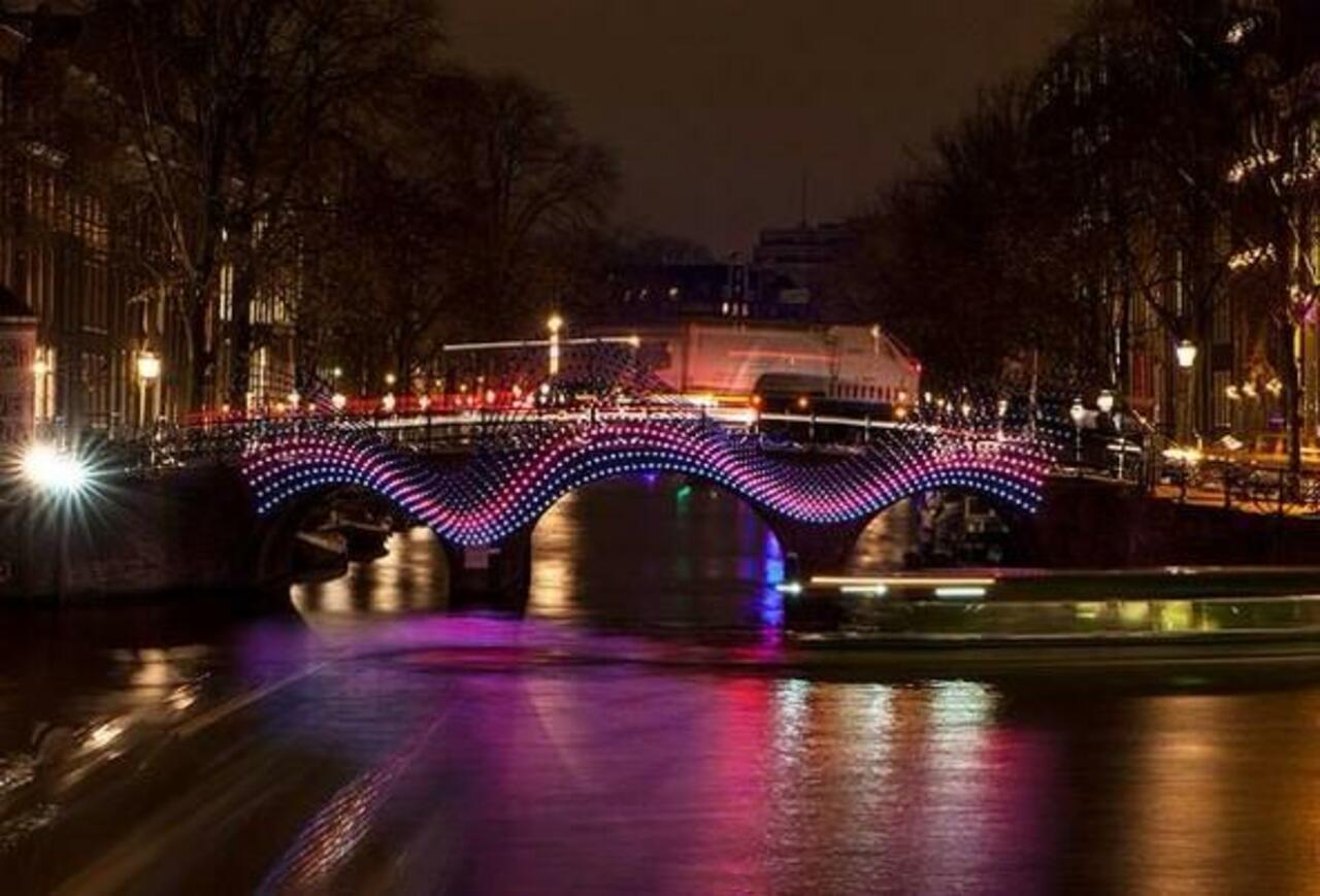 Light bridge by @Frank_Tjepkema glows along #amsterdam canals #lightart #light #publicart #art  RT@designboom http://t.co/UlslM36LfO