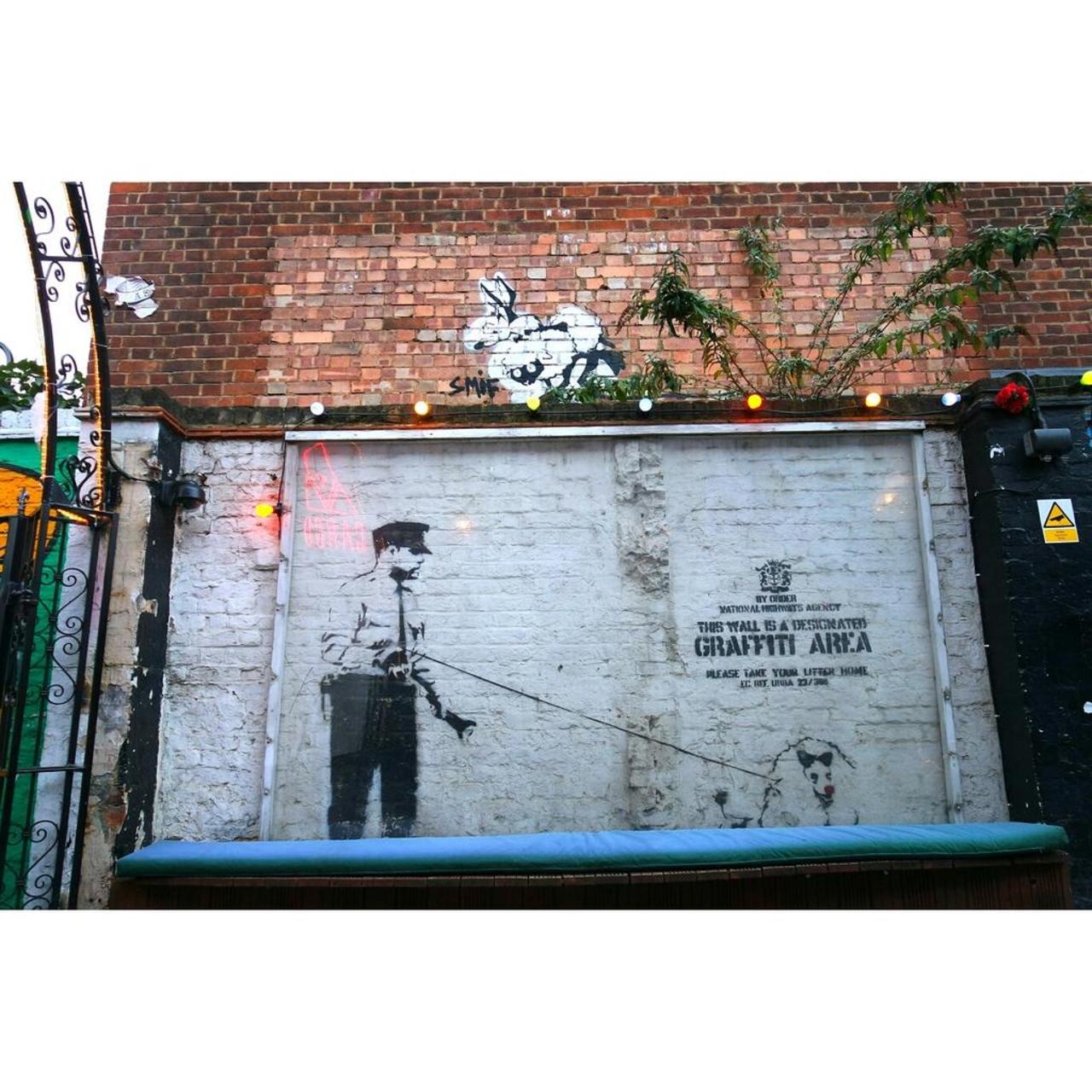 YES, it's a #Banksy! #streetart #graffiti #urbanart #art #travel #nevernottravelling #mural #london http://t.co/8DDxJBtOcV