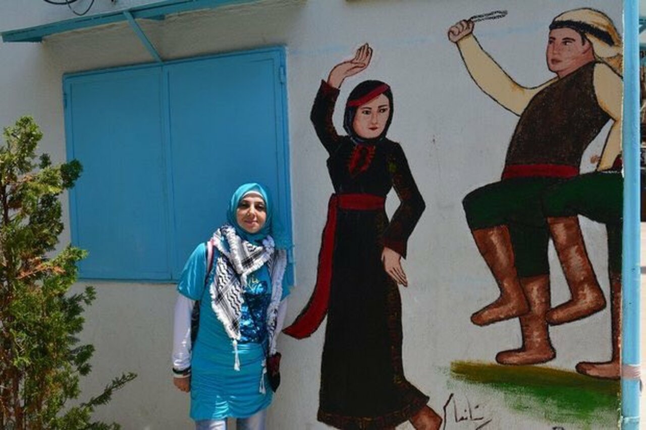 Palestinian refugees use #StreetArt to keep hope alive in the camps of Lebanon ࿐remembering Palestine through art to affirm their rights & preserve their identity #RightToReturn #GroupPalestine #قروب_فلسطيني #Graffiti https://www.middleeasteye.net/in-depth/features/palestinian-artists-fight-against-effacement-refugee-camps-lebanon-1853516309 https://t.co/cVsvyug4IR