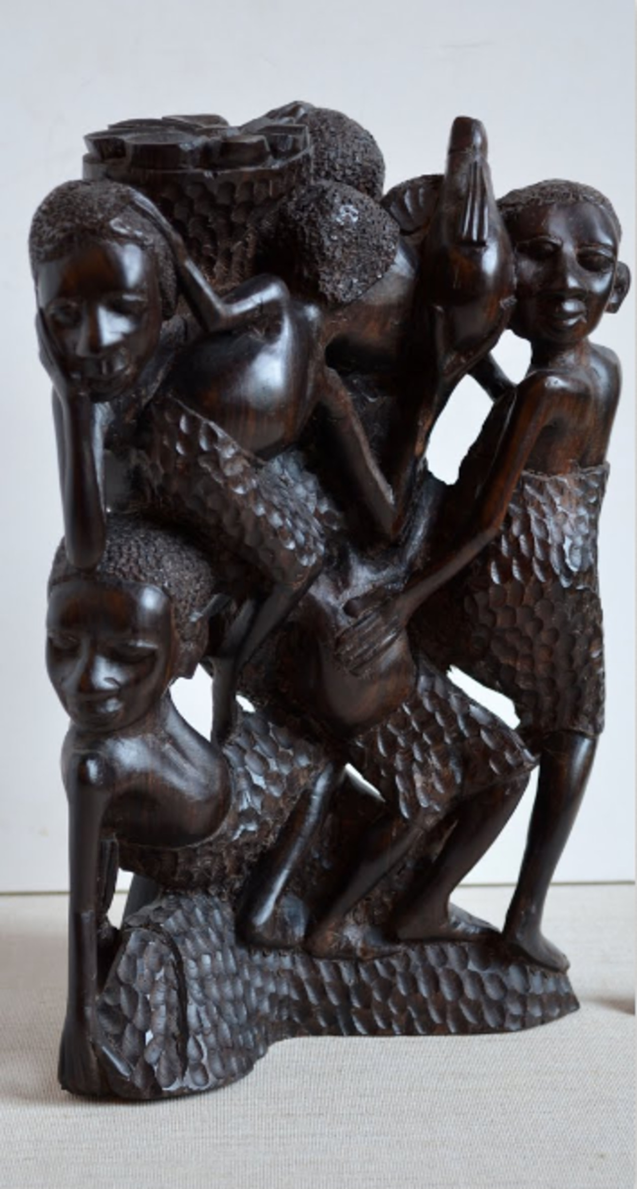 "Mother With Children." 1993.
Ebony. ASTRA Museum. #art #scupture #motherhood http://t.co/4AgbwU80gJ
