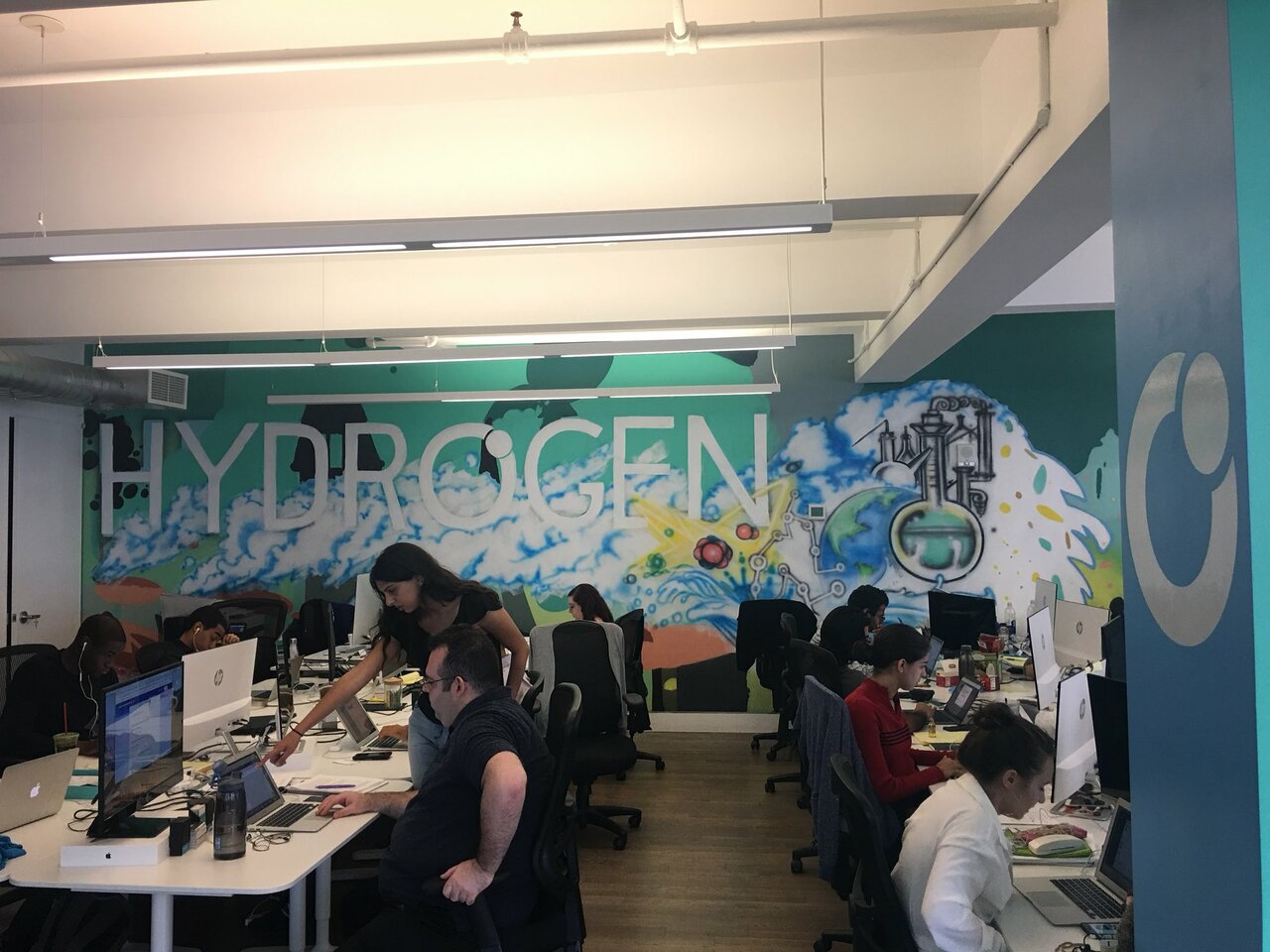 The fall winds are blowing in awesome changes to Hydrogen HQ. Check them out! #startupgrind #companyculture #graffiti #interiordesign #mural $hydro #blockchain #fintech https://t.co/affFeoQucz
