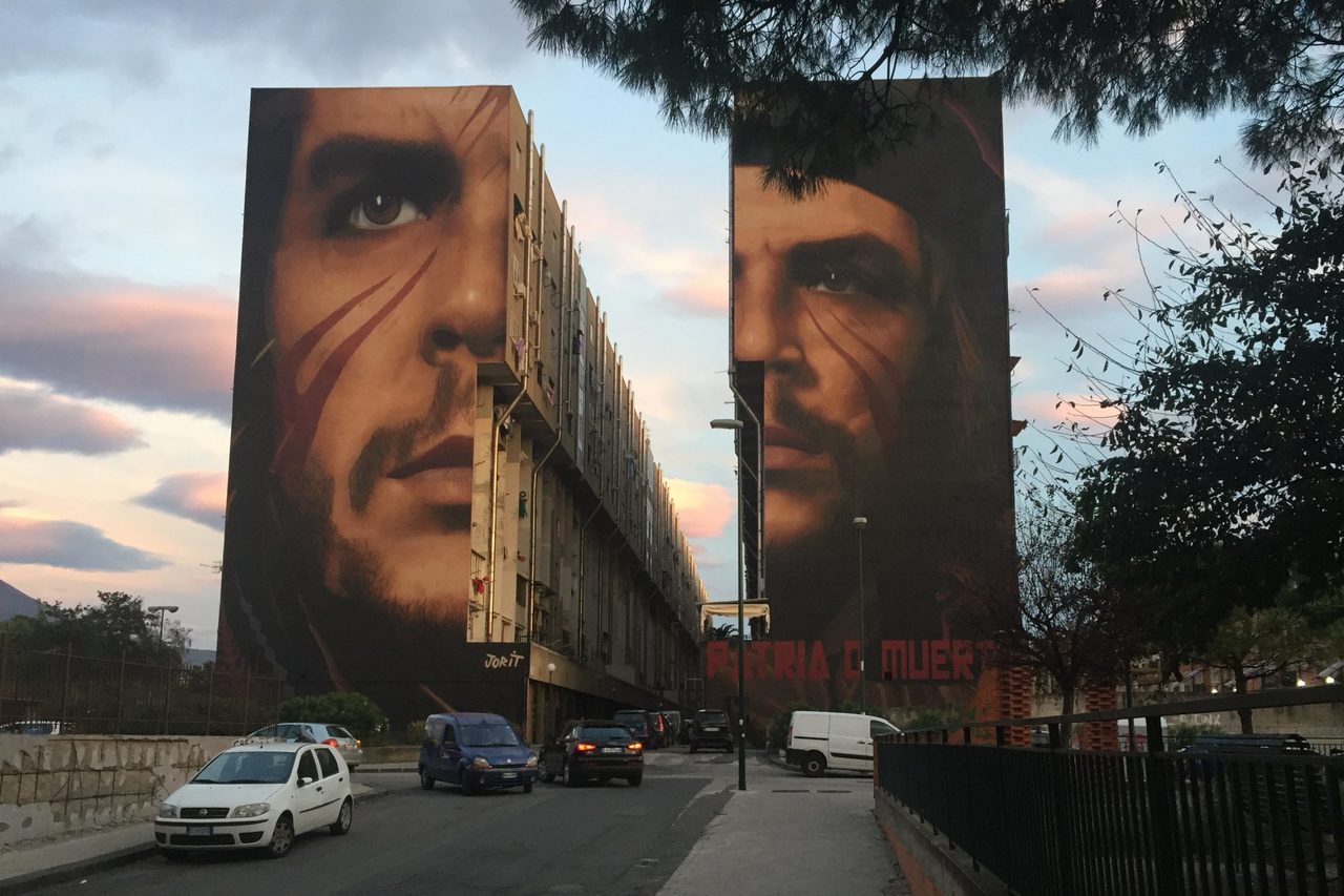 #Naples #Italy- A huge and pretty impressive #mural of the legendary communist revolutionary Ernesto Che Guevara unveiled by Italian-Dutch street artist Jorit Agoch. #Agoch has also painted a similar #graffiti in honor of the #Palestinian liberation activist Ahed #Tamimi. https://t.co/XEou9aPgg2