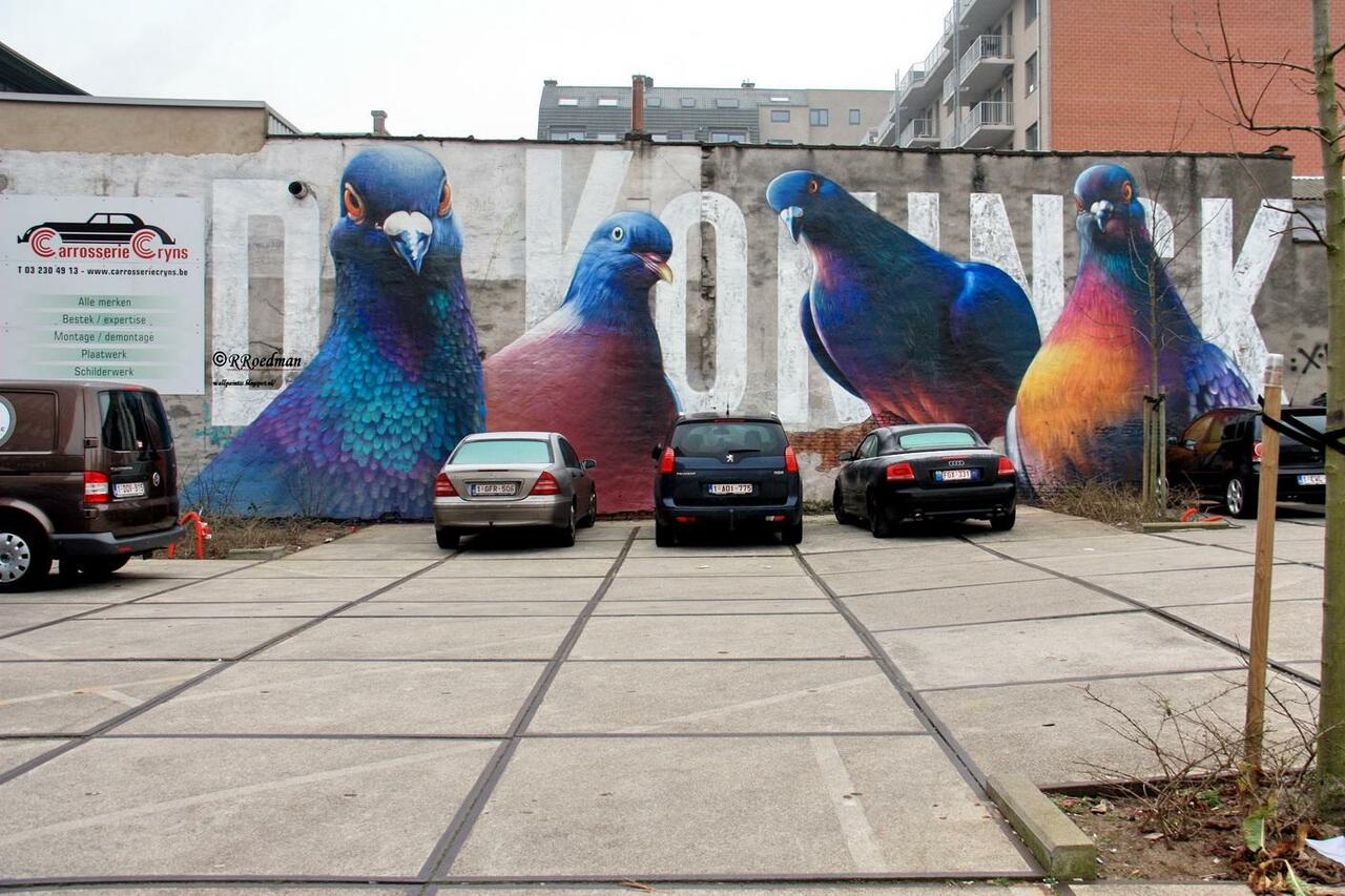 “@RRoedman: #streetart #graffiti #mural pigeons in #Antwerp from #SuperA  , 6 pics at  http://wallpaintss.blogspot.nl http://t.co/oVrO2FHJ0B” LOL!