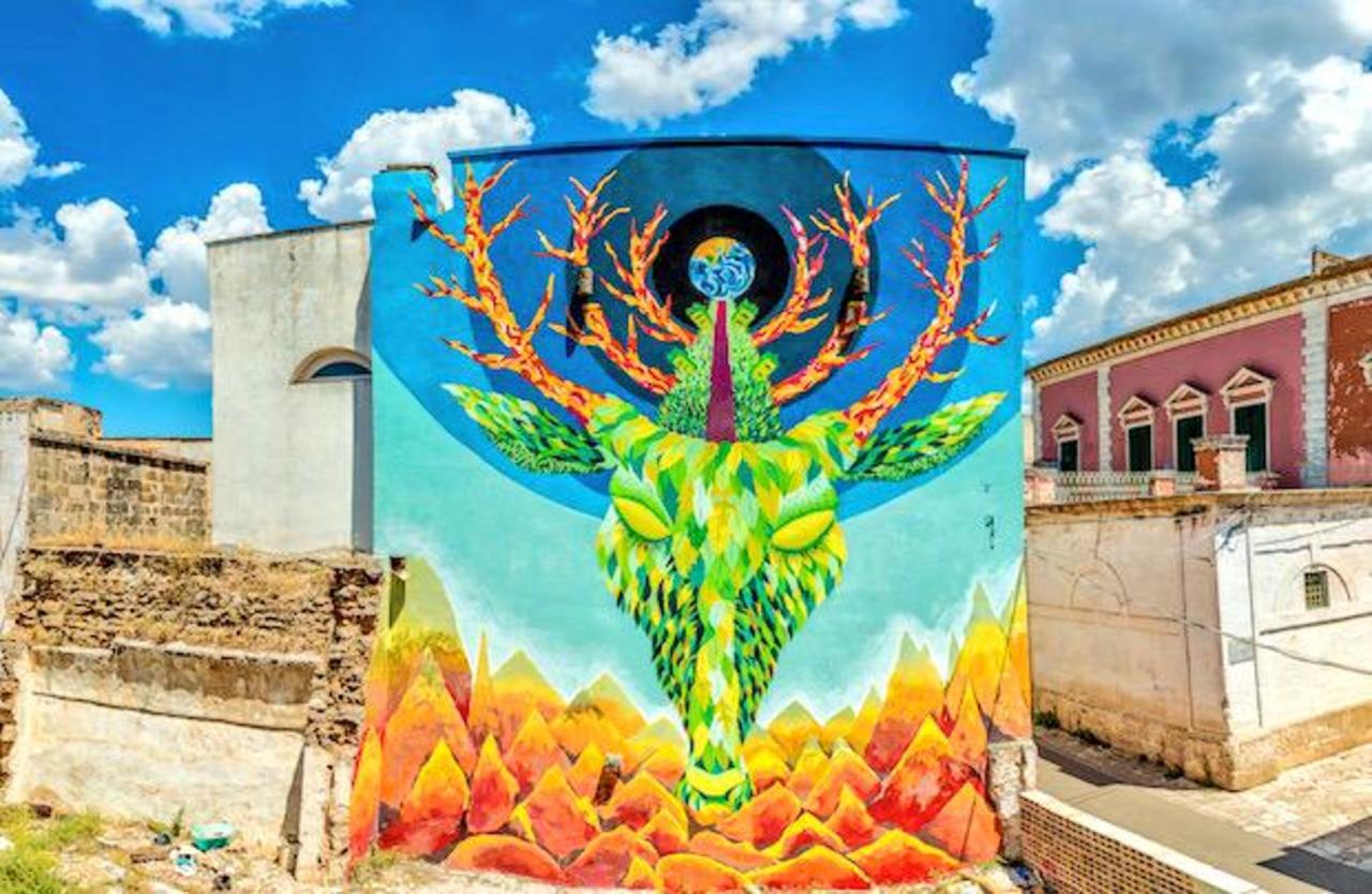 Gola Hundun aka Göla 
#Streetart #art #mural #graffiti http://t.co/aihiyjDyeo