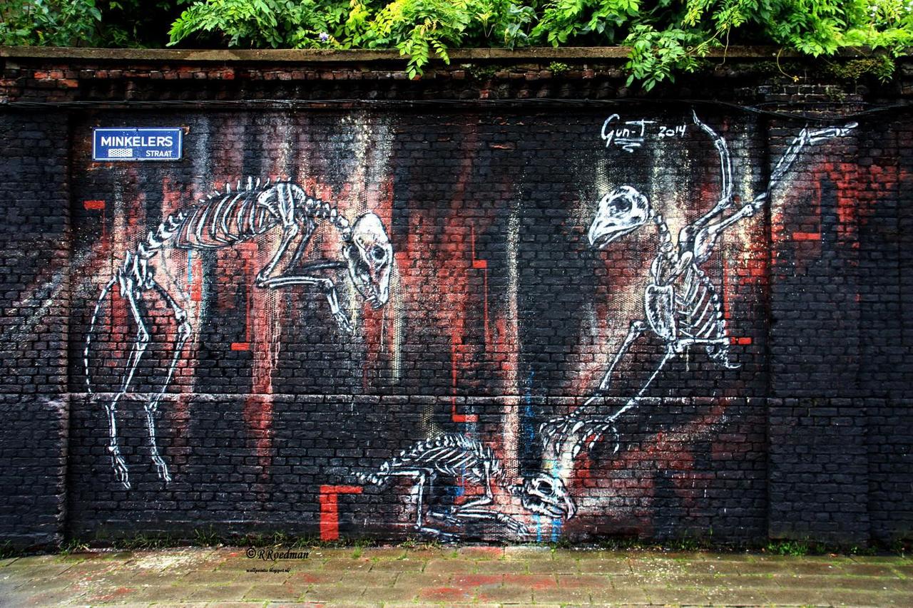 #streetart #graffiti #mural Prehistory in #Antwerp from #GunT, 3 pics at  http://wallpaintss.blogspot.nl http://t.co/83yctHWmUO