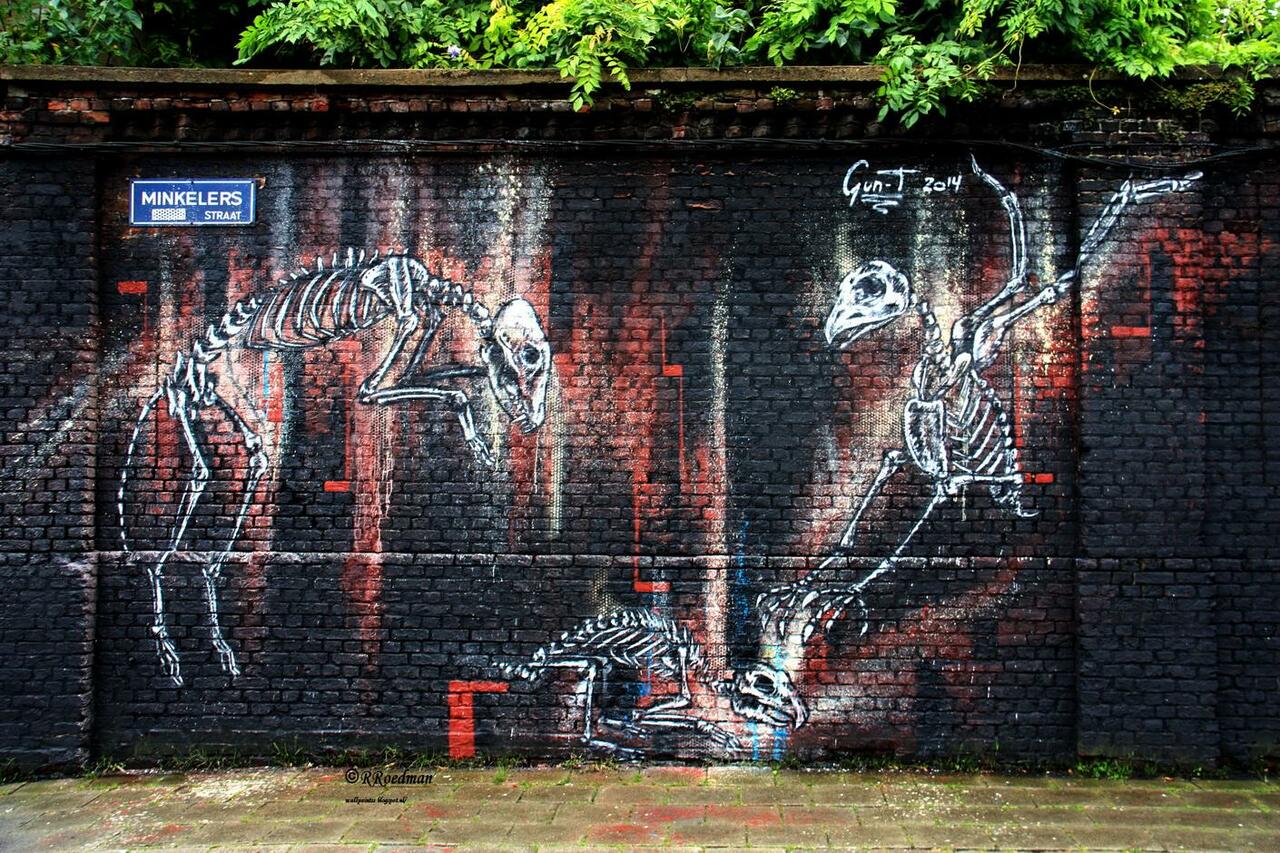 RT @CmoaXWoman: #streetart #graffiti #mural Prehistory in #Antwerp from #GunT, 3 pics at  http://wallpaintss.blogspot.nl http://t.co/f6iq4MH9Ug