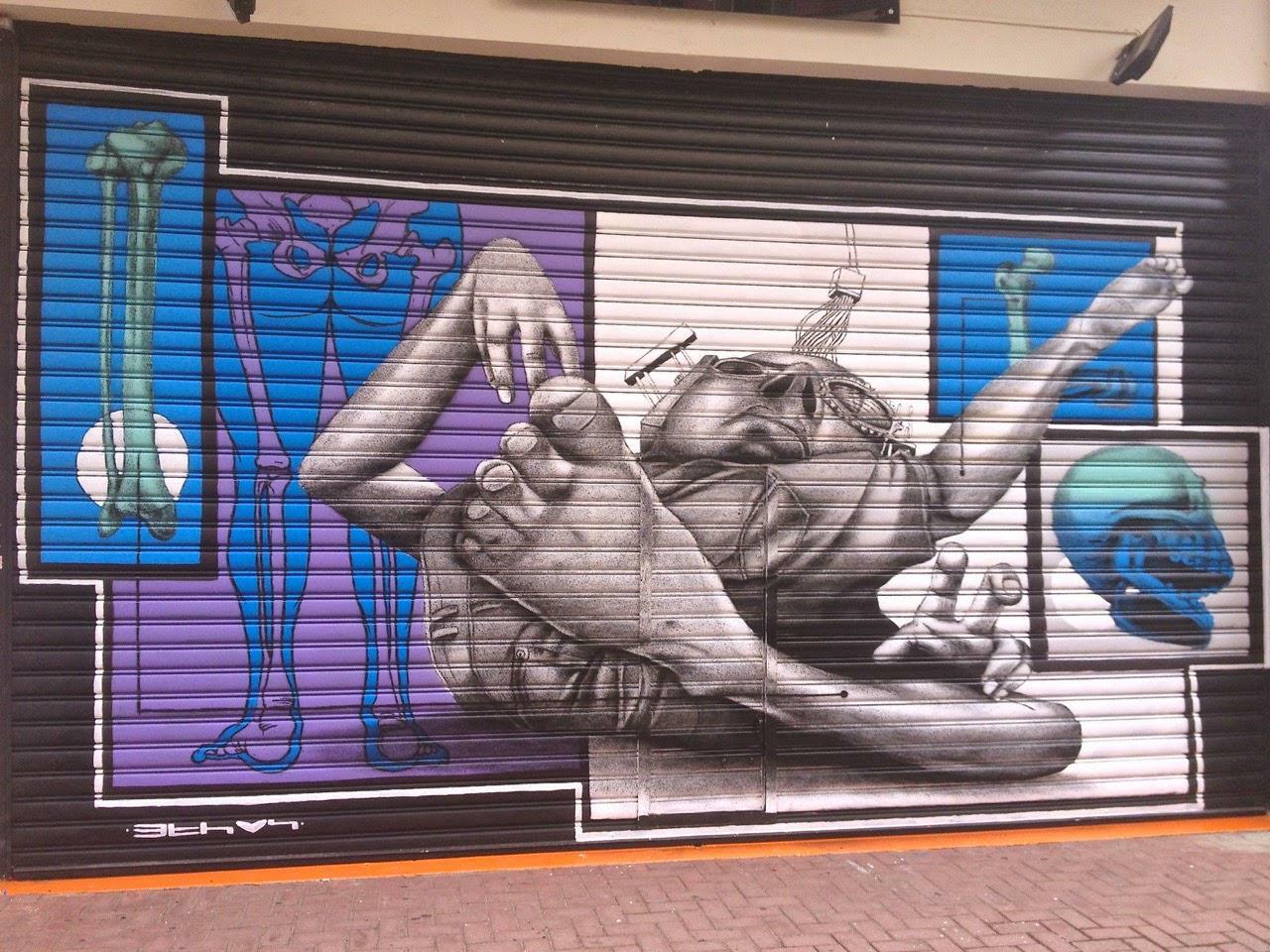 Streetart by Ethos in São Paulo (Brazil)

#streetart #urbanart #mural #art #graffiti http://t.co/eiN29AWLYf