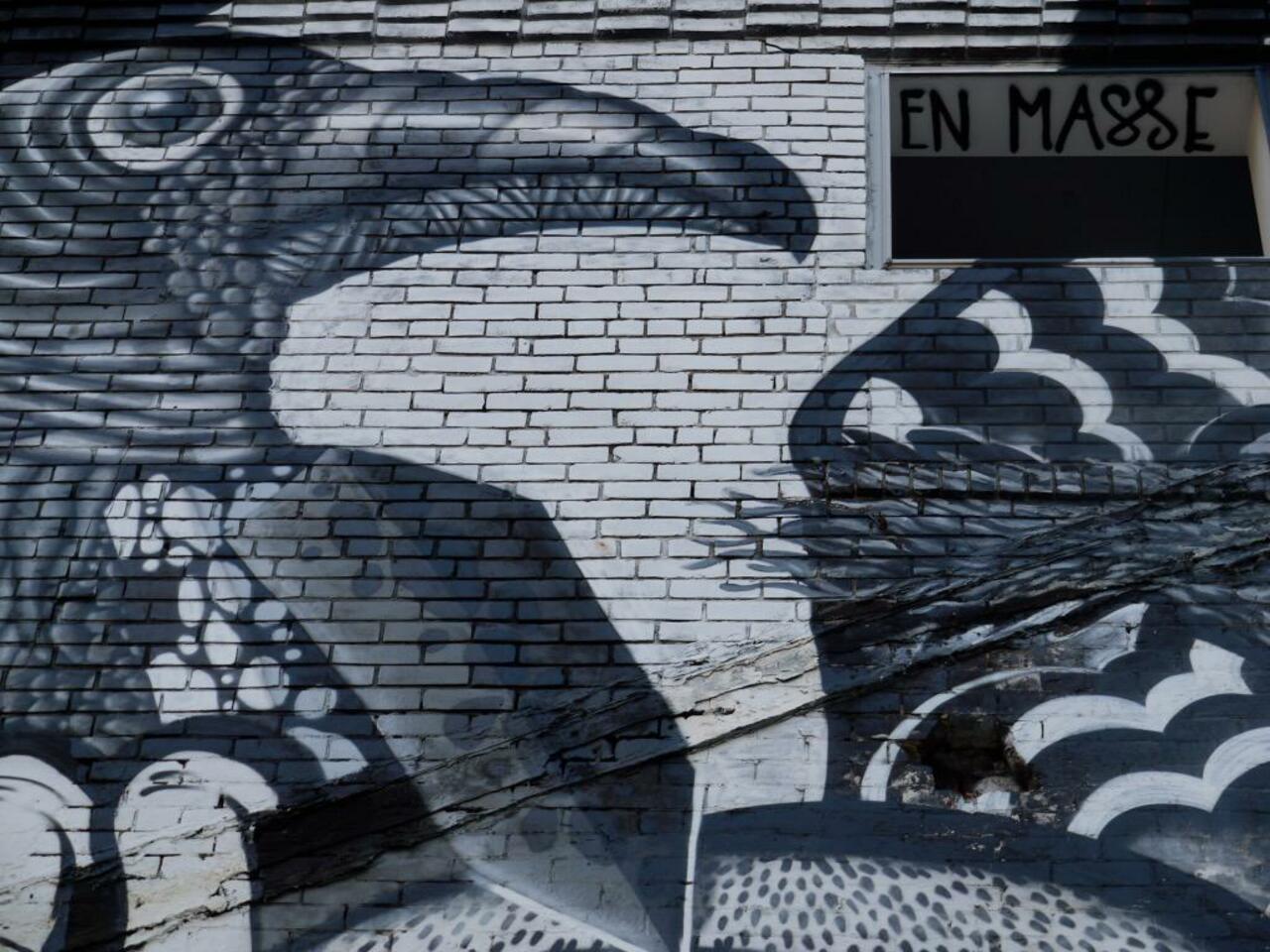 En Masse #streetart #mural #GraffitiEsArte #graffiti @StreetArtBuzz @OntarioGraff @NocturnalArmy #ArtWork http://t.co/8sh6UhEsMX
