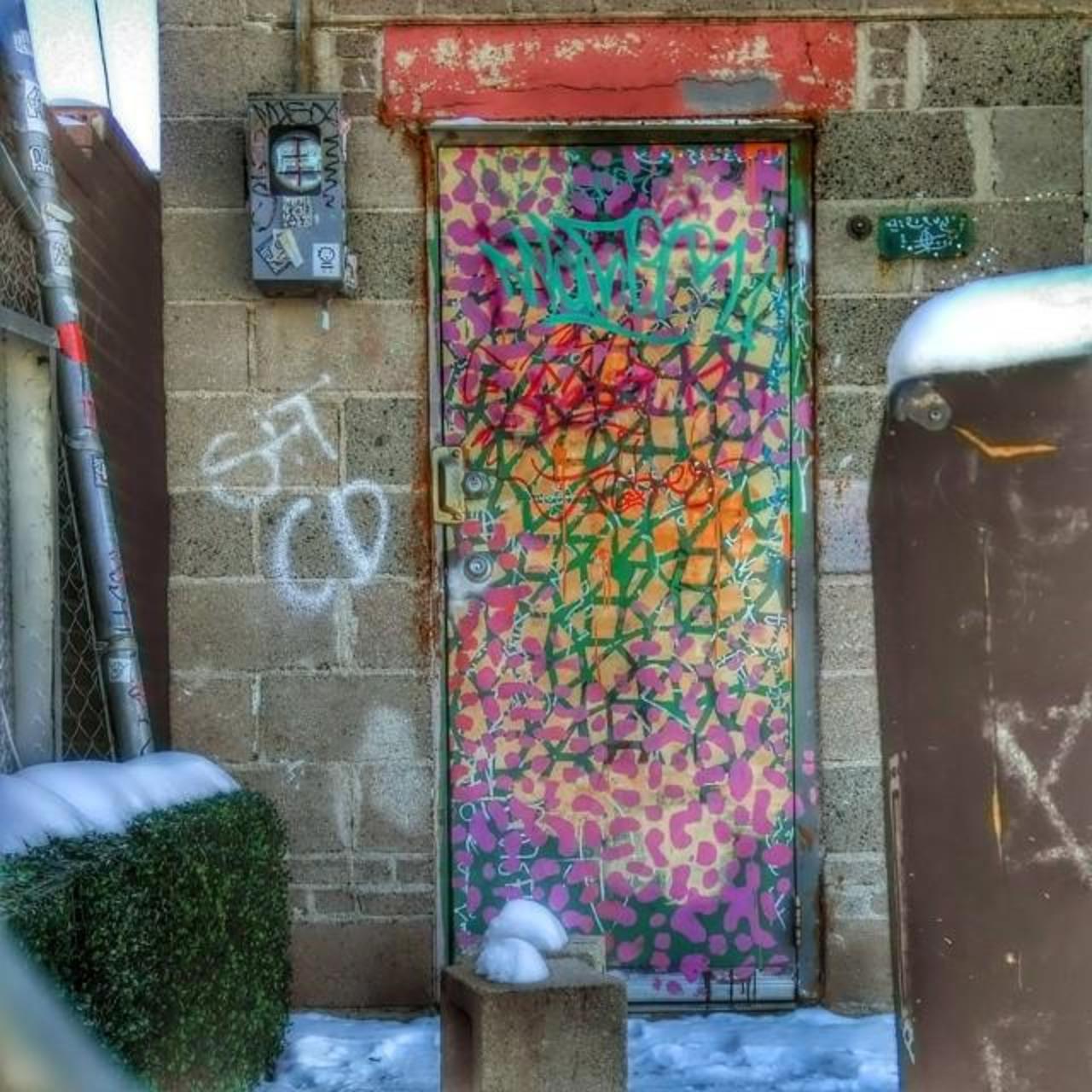 #graffpics #graffiti #doors #door #doorporn #doorsondoors #doorsonly #alleyexploration #art #graffitiporn #graffhun… http://t.co/kwMySDf8tp