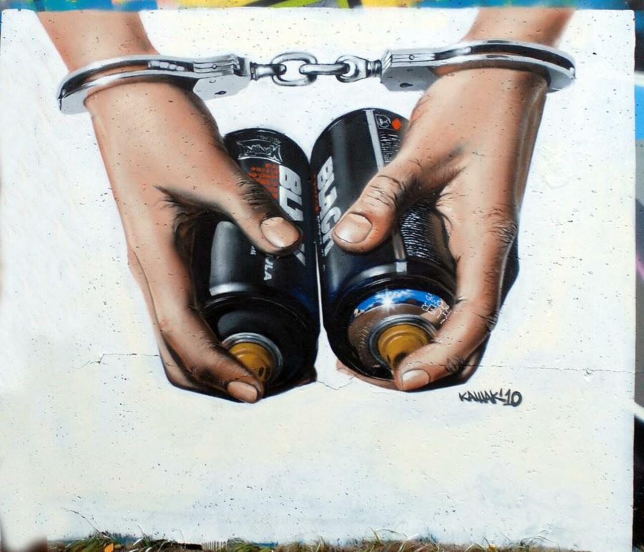 RT @RuzzoMDFK: Un mensaje simple.
Artista: Kashak
Russia 
#art #streetart #mural #graffiti http://t.co/PsT8ORoOvK