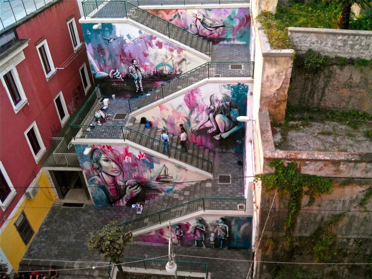 #streetart RT @StreetArt_Graf "Street Art by Alice Pasquini - In Salerno, Italy
#mural #art #graffiti http://t.co/UJ10PfN5R3"