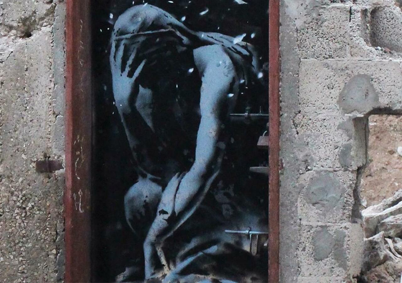 #Banksy 

New Street Art 'Bomb Damage' by Banksy in Gaza City 

#art #arte #graffiti #streetart http://t.co/JXMImpHdDB