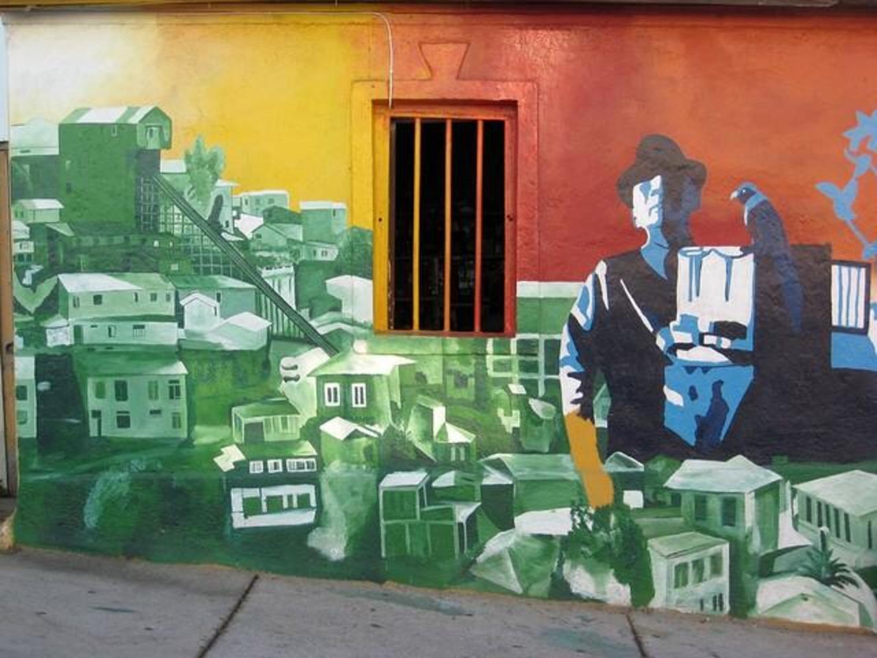 Valparaíso Graffiti

#streetart #art #graffiti #urbanart #mural http://t.co/9nAdY7XpsD by @Pitchuskita #Chile