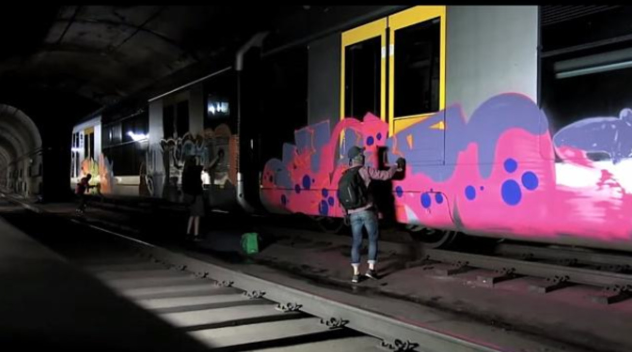 Sick ! Urban Explorers Graffiti Trains!!!
#streetart #train #Sydney #graffiti #art #painting http://buff.ly/1wEiw4N http://t.co/hy1FYTpsN6
