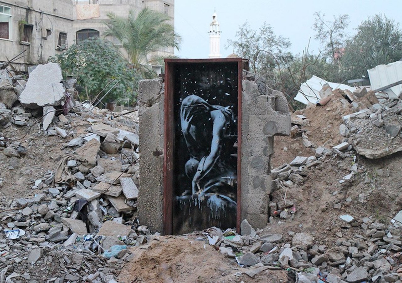 “@StreetArt_Graf: Street Art by Banksy in Gaza, Palestine

#streetart #urbanart #mural #art #graffiti http://t.co/1BwYVD4kqE”