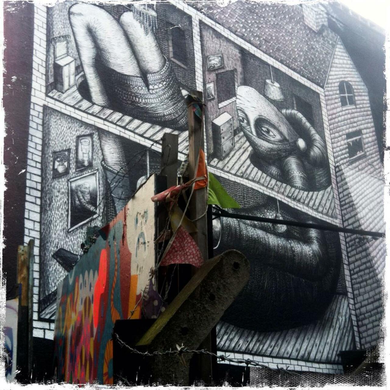 Stunning mural by #Phlegm on Rivington Street #art #streetart #graffiti @GoogleStreetArt @ShoreditchHype http://t.co/Qn3cmwkF6l