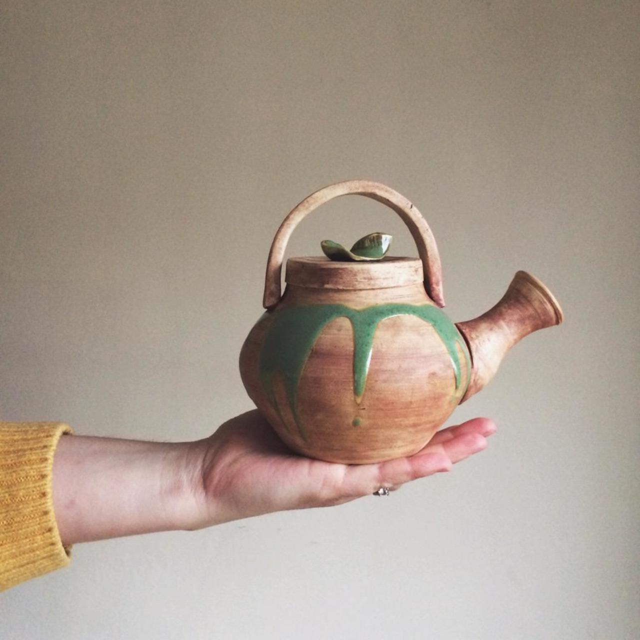 Check out the new teapot in the shop! #etsy http://theoakleafpotter.com #pottery #clay #ceramics #handmade #art #rustic http://t.co/cPykpPfN70