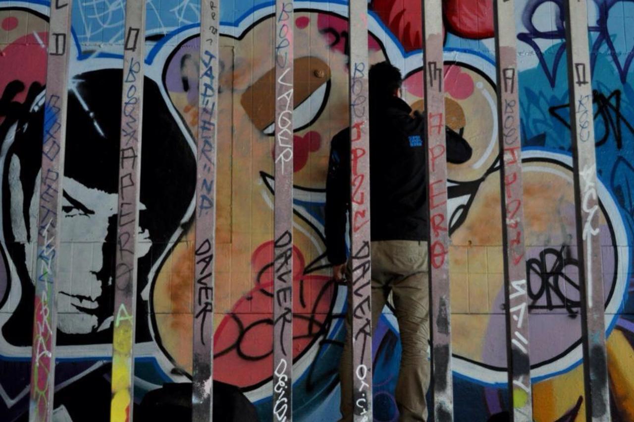 Behind Bars

Artist at work in Leake Street #streetart #art #graffiti #streetphotography #mrspock #LLAP http://t.co/ew536NQkdk
