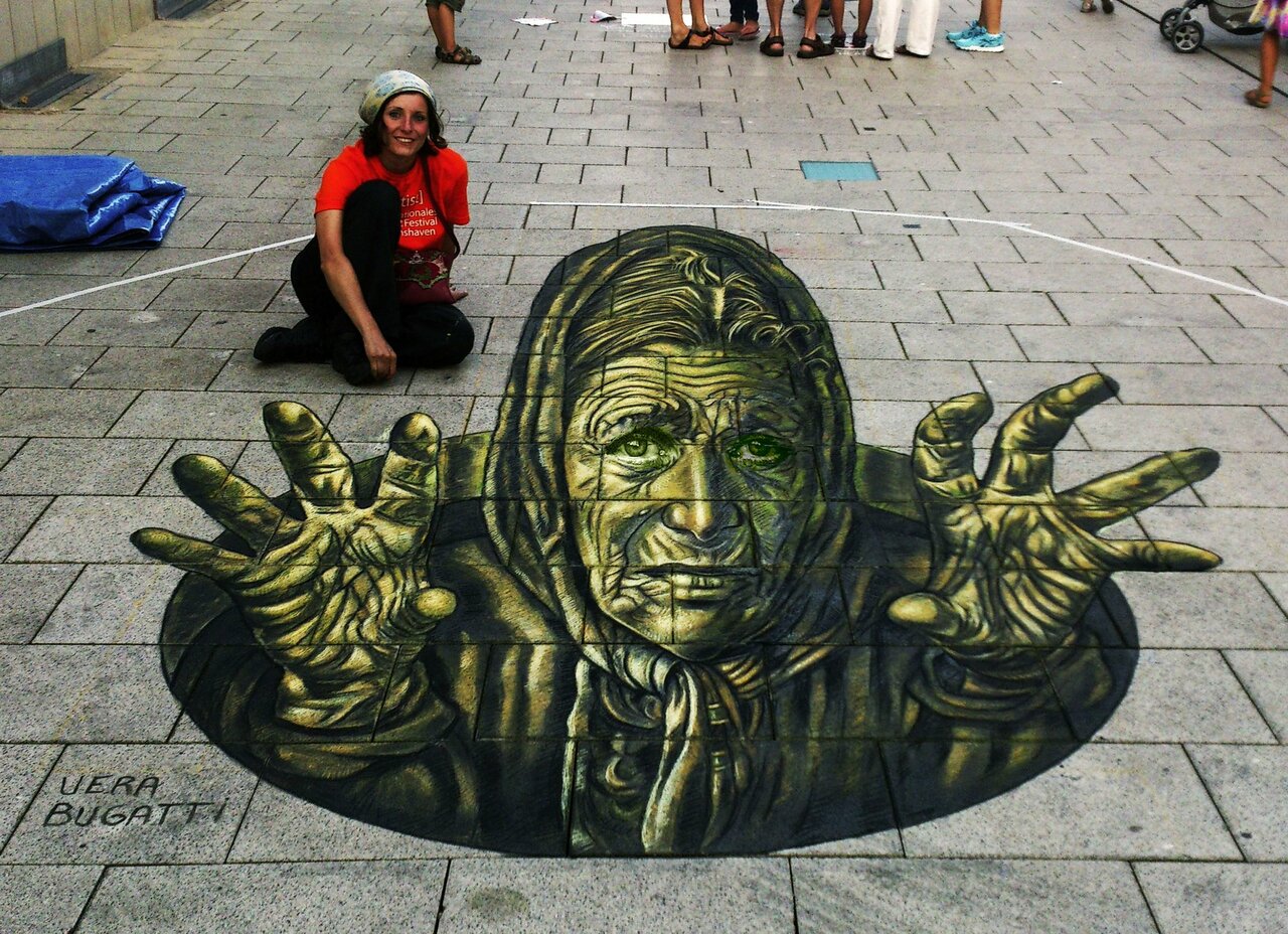 RT @TheWorldlyArt: Vera Bugatti - Painter and street artist
#art
#streetart 
#graffiti http://t.co/Oqf2FYpTou