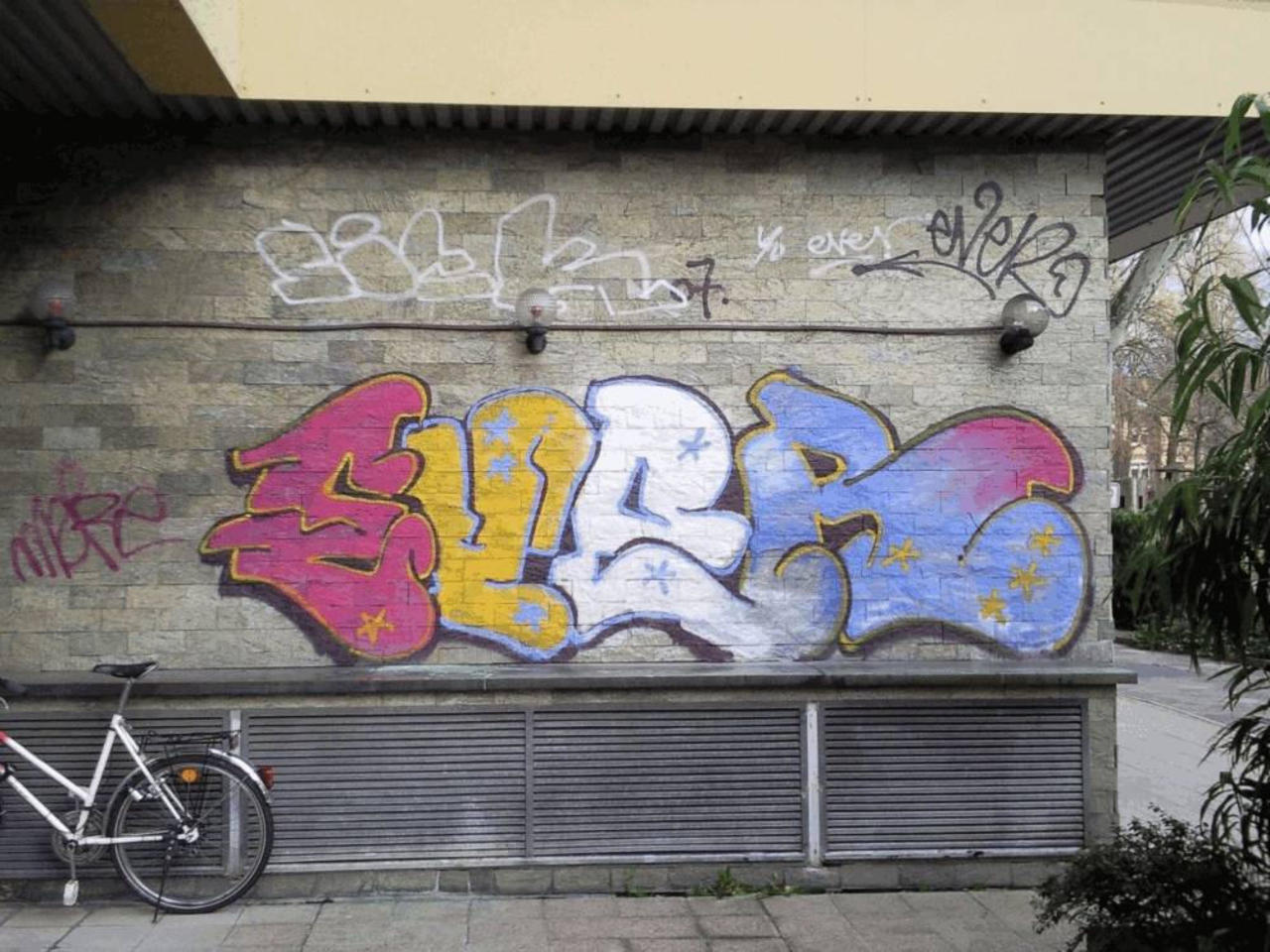 Graffiti Karlsruhe, Germany
#streetart #art #urbanart #graffiti #karlsruhe http://t.co/bBb7JnKNLO