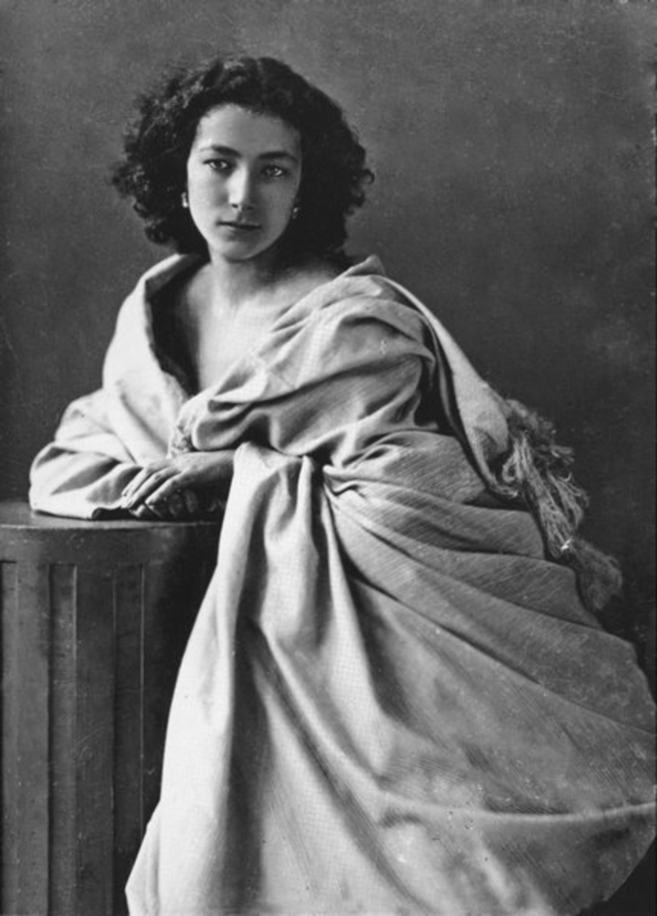 RT @Lo_Shardana: RT "@f_royer: Sarah Bernhardt 1844-1923 / Bernadette Elisabeth / Photos / Portrait par Nadar http://t.co/sJoAV2op4f"