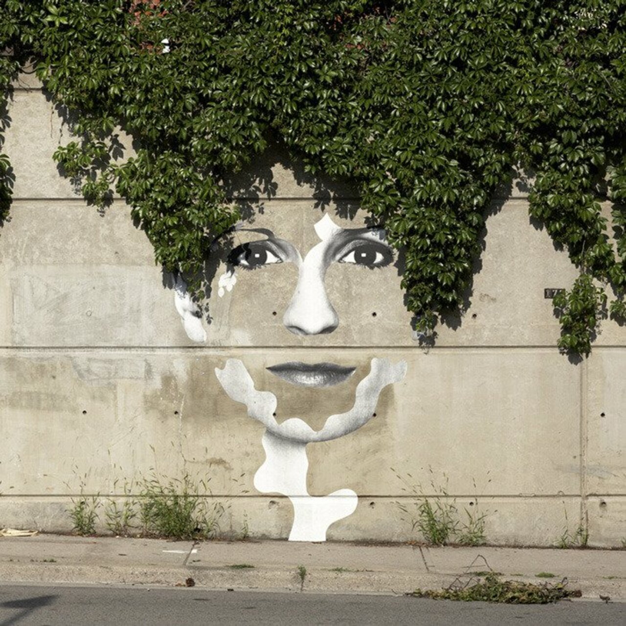 RT @KimKaosDK: StreetArt from around the World
#StreetArt #art #UrbanArt http://t.co/Aoe8MVZrJ4