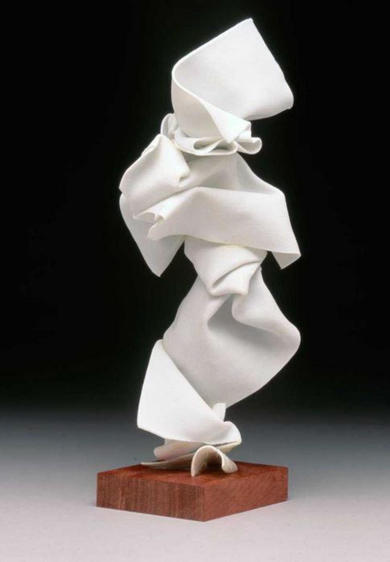 porcelain poetry http://abramsclaghorn.com/artists/maru-hoeber/ #ceramics #art #sculpture http://t.co/MsH8hwtdmp