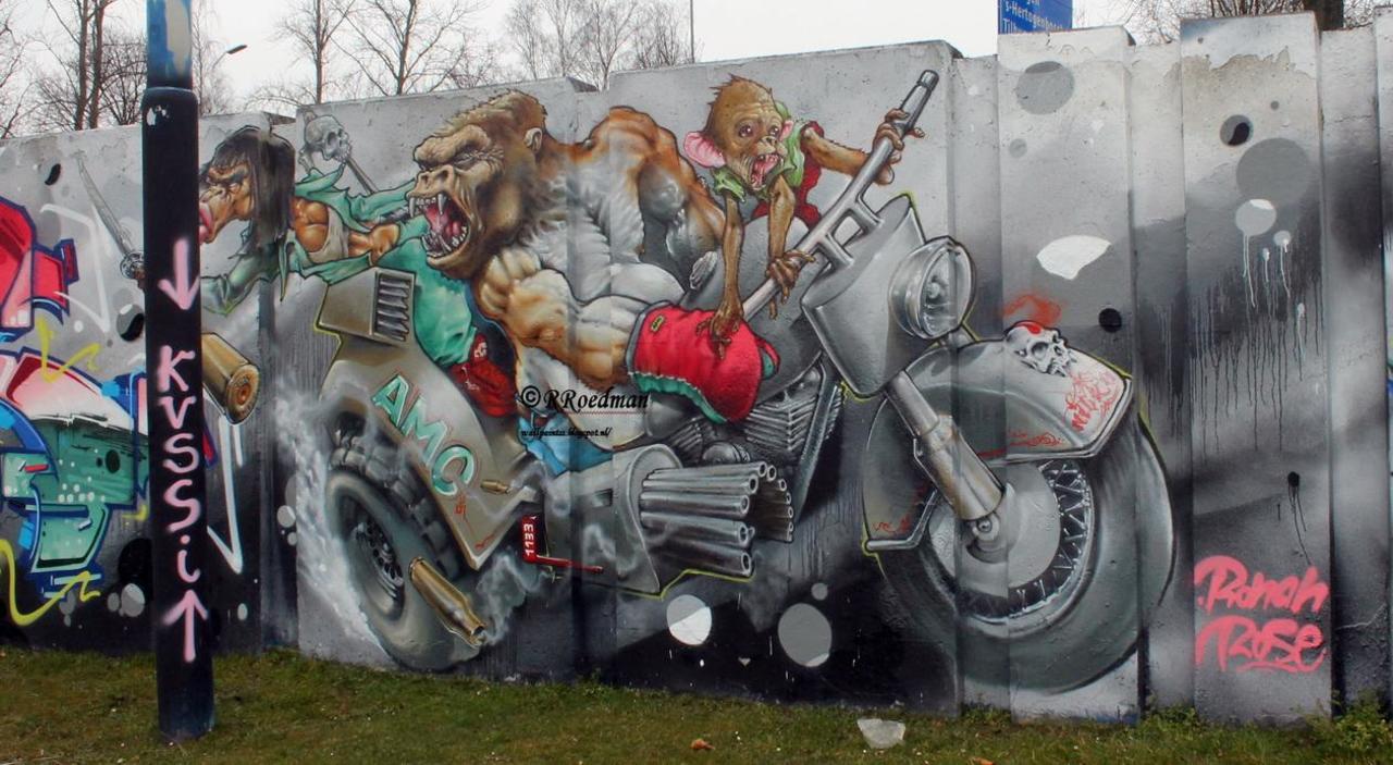 #streetart #graffiti #mural aggressive monkeys in #Eindhoven,3 pics at  http://wallpaintss.blogspot.nl http://t.co/h1yHquYoLV